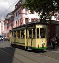 100 Jahre Mainzer Stra�enbahn - der Korso bewegt sich zum M�nsterplatz - 03.07.2004 - private.freepage.de/todabepa 