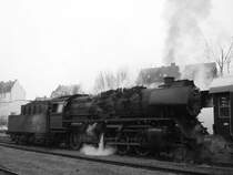 50 3576 der NTB rangiert mit ihrem Museumszug in Wiesbaden-Dotzheim.