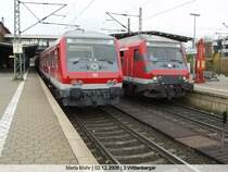 2 Wittenberger Steuerwagen stehen in Hamburg Harburg zur Abfahrt bereit, w�hrend der Linke komplett wie neu wirkt f�llt bei dem anderen schon der Lack ab.