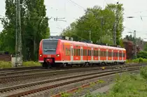 RB 33 alias 425 072-5 bei der Einfahrt in Rheydt Hbf am 22.4.2014.
