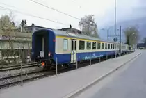 BLS AB EWI 50 63 30-33 816-7 und 50 63 39-33 815-0 warten in B�nigen auf die �berfuhr nach Stein-S�ckingen und den anschliessenden Abbruch, 05.04.2014.