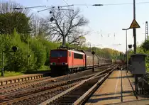 155 202-5 von Railion kommt als Umleiter aus Richtung Aachen-West mit einem langen Containerzug aus Aachen-West nach Neuss und fährt in Richtung Herzogenrath,Neuss. Aufgenommen bei der Durchfahrt in Kohlscheid bei schönem Frühlingswetter am 19.4.2014. 