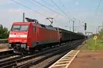 Am Nachmittag des 24.04.2014 fuhr die Nürnberger 152 008-9 mit einem Redbull-Zug durch den Bahnhof von Orschweier.