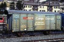 RhB - Gbk-v 5507 am 09.03.1989 in Samedan - Gedeckter G�terwagen 2-achsig mit 1 offenen Plattform CARGO DOMIZIL - Baujahr 1911 - LOUV/RhB - Gewicht 7,00t - Zuladung 12,50t - L�P 8,49m - zul�ssige Geschwindigkeit 75 km/h - �2=26.03.1992 - Beschriftung: deutsch - Lebenslauf: ex K1 5507 - 1969 Gbk 5507 - 1975 Gbk-v 5507 - 08/2001 P 10065 - Hinweis: gescanntes Dia
