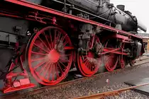 Das Triebwerk der 03 2155-4 der WFL beim zu Gast beim 10. Berliner Eisenbahnfest im Bw Berlin Schöneweide am 31.08.2013.
Dieses Wochenende 26./27.04.2014 ist das Frühlingsfest in Schöneweide.