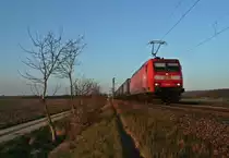 145 030-3 mit einem KLV-Zug gen Weil am Rhein/Basel Rbf am Abend des 08.03.14 südlich von Hügelheim.