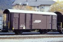 RhB - Gbk-v 5510 am 20.10.2000 in Samedan - Gedeckter G�terwagen 2-achsig mit 1 offenen Plattform - Baujahr 1911 - LOUV/RhB - Gewicht 6,89t - Zuladung 12,00t - L�P 8,49m - zul�ssige Geschwindigkeit 80 km/h - Lebenslauf: ex K1 5510 - 1976a - 1977 Gbk-v 5510 - 05/2003 Abbruch - Hinweis: jetzt in brauner Lackierung, ge�nderte Zuladung, ge�nderte zul�ssige Geschwindigkeit, gescanntes Dia
