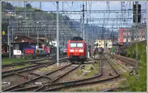 Neben der abgestellten 185 116-1 gibts noch einige andere Fahrzeuge in St.Margrethen zu sehen. (22.04.2014)
