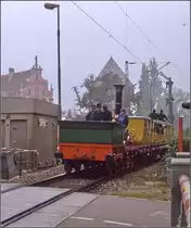 120 Jahre Bahnhof Konstanz. Anlass für einen Besuch des Adlers, hier an der zwischen Inselhotel und Rheintorturm. Auch wenn die Strecke heute betrieblich zur Schwarzwaldbahn gehört, so ist sie doch das Ende der badischen Hauptbahn, daher von mir zur Hochrheinbahn zugeordnet. Konstanz, Mai 1983.