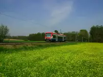 Im Blockabstand hinter E 85191 kam der von der AVG angemietete es PEG-Regio-Shuttle VT 64 in Gochsheim angefahren. Er war auf dem Weg zum Tanken in Menzingen, bevor es wieder auf die S9-Pendel ging.