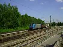 185 515 von Alpha-Trains zog am 25.04.2014 einen gemischten Güterzug in den Karlsruher Güterbahnhof als ich sie an der nordöstlichen Ausfahrt am Abzweig nach Durlach ablichten konnte.