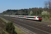Der IC 1070 Interlaken Ost - Basel SBB fährt am 13.04.2014 bei Herzogenbuchsee über die Neubaustrecke.
