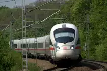 Ein ICE Richtung Dresden in der Oberauer Kurve. 26.04.2014  12:44 Uhr.