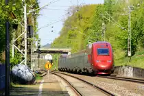 Ein Nachschuss vom Thalys aus Paris(F)-Köln-Hbf kommt aus Richtung Aachen-West als Umleiter und fährt durch Kohlscheid und fährt in Richtung Herzogenrath,Neuss bei schönem Frühlingswetter am 19.4.2014. 