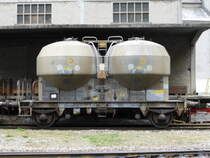 SBB - Güterwagen Typ Ucs 21 85 910 5 099-0 im Bahnhofsareal von Reuchenette-Pery am 06.04.2014