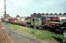 Die Werklok F-1 des VEB Rohpappenfabrik Zwintsch�na, am 08.05.1981 im Bw Halle G. (Foto: Klaus Pollm�cher)