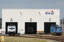 Metronom 246 003 sowie MWB V243 und 671 am 30.7.13 abgestellt vor der EVB Halle in Bremerv�rde.