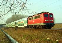 110 138 mit RE 3137 (Bremen–Braunschweig) am 22.01.1999 zwischen Hannover Karl-Wiechert-Allee und Anderten-Misburg