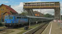 Nach der Arbeit in Königs Wusterhausen aus der S Bahn gestiegen, deren Ausfahrt abgewartet und schon kam die 1042 520 mit ihrem Classic Courier nach Südpolen unter der 'Asthma'-Brücke durch. 04.09.2013