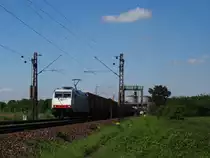 Am 18.5.13 zog die 185 636 einen Containerzug über die KBS700. 
Aufgenommen bei Waghäusel. 