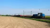 Eine MaK 1700BB (277 005-5) von der PVS fährt mit einem gemischten Güterzug am 29.04.2014 am km45,2 zwischen Peine und Vechelde nahe Sierße durch.