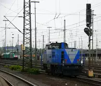 Ein Nachschuss von der V104  Sally  von der Rurtalbahn kommt als Lokzug aus Stolberg-Hbf und fährt in Aachen-West ein und im Hintergrund steht die Cobra 2841 steht in Aachen-West mit einem langen gemischten
Güterzug und  wartet Abfahrt nach Köln-Gremberg. 
Aufgenommen vom Bahnsteig in Aachen-West bei Sonne und Gewitterwolken am Nachmittag vom 25.4.2014. 