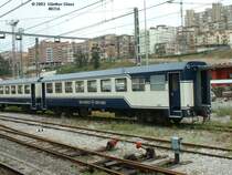 Touristenzug auf einen Abstellgleis am 09.05.2003 im Bahnhof Santander.