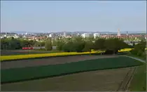 Bahn im Tägermoos - mit Fotowolke. 

IR Konstanz-Biel. Im Hintergrund der Startort des IR. Mai 2014.