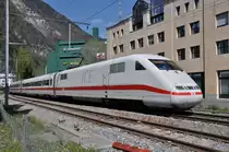 ICE 401 587-1 fährt in dem Bahnhof Interlaken West ein. Die Aufnahme stammt vom 16.04.2014.