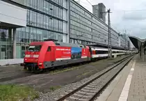 Ausfahrt am 03.05.2014 von der 101 006-5  Bern-Berner Oberland himmlisCH  mit dem EC 6 (Chur HB (Kurswagen)/Zürich HB - Dortmund Hbf) aus dem Hauptbahnhof von Freiburg (Breisgau).