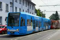 4015 trägt eine neue Ganzreklame  Hochschule Fresenius  Hier zu sehen in Zollstock am 04.05.2014.