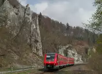 Am Eingang zum oberen Donautal befindet sich in der N�he von Inzigkofen 611 014 als IRE 3256 auf der Fahrt von Aulendorf nach Stuttgart (06.04.2014).