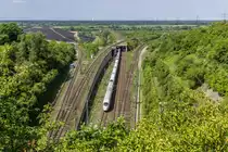 ICE von Mannheim Richtung Stuttgart bei der Einfahrt in den Rollenbergtunnel. 04.05.2014
