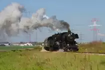 Der Frühzug zum Oldtimertreffen, der hier im Bild zu sehen ist, war mit der 52.100 bespannt. Entstanden ist die Aufnahme kurz vor Stetten. (04.05.2014)