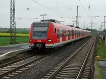 DB Regio Hessen S-Bahn Rhein Main 423 391-2 fährt am 02.05.14 in Bad Vilbel ein