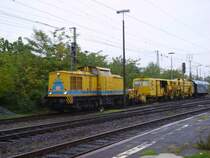 203 305 am 23.10.06 mit Bauzug bei der Ausfahrt aus Worms.