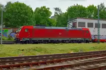 185 210-2 in Rheydt mit einem Containerzug. 11.5.2014