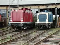 Beim Lokschuppenfest am 03.05.14 in Bw Hanau stehen 212 062-4 und 212 001-2 nebeneinander 