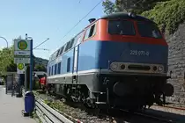 NbE Rail 225 071 am 5.8.13 mit einem Schwellenzug bei Bauarbeiten auf der S6 in Essen-Werden.