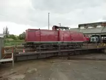 212 133-3 am 03.05.14 auf der Drescheibe im Bw Hanau beim Lokschuppenfest 