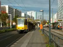 Berlin BVG SL M4 (KT4Dt 7025) Otto-Braun-Strasse / Mollstrasse am 26. Juli 2012.