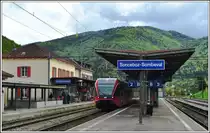 Zwischen Biel/Bienne und La Chaux-de-Fonds liegt Sonceboz-Sombeval, wo Richtung Tavannes und Moutier umgestiegen wird. R5426 mit GTW 281 mit Ziel La Chaux-de-Fonds. (12.05.2014)