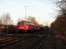 232 384 und 232 634 mit einem Schotterzug in Sulzbach-Rosenberg (16.11.2006)