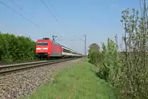 101 022-2 mit dem EC 7 von Hamburg-Altona nach Zürich HB am Mittag des 12.04.14 nördlich von Müllheim (Baden).