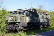 E-Lok 625 von Rheinbraun steht in Bergheim bei schönem Sonnenschein am 3.5.2014.