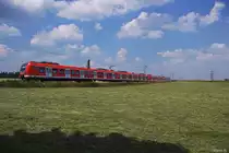 ET 423 210 bei bestem Fotowetter am Doppelbahnübergang bei Markt Schwaben auf den Chip gebannt.