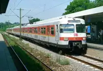 420 348 als S 4240 (Stuttgart Flughafen–Schorndorf) am 19.07.1999 in Stuttgart-Bad Cannstatt