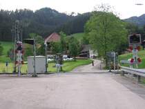 Gutach 14.5.06. S�mtliche B�´s in Gutach wurden umgebaut.Dadaurch stehen kurzzeitig die Alten und die Neuen Warnlichter nebeneinander.