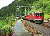 Ge 6/6 II 707  Scuol  mit GmP 4537 Thusis - Samedan erreicht den Bahnhof Berg�n/Bravuogn (27. August 1993).