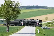 �SEK 52.100 am 04.Mai 2014 mit dem EZ 7392 von Korneuburg nach Ernstbrunn zwischen Naglern-Simonsfeld und Ernstbrunn. 

